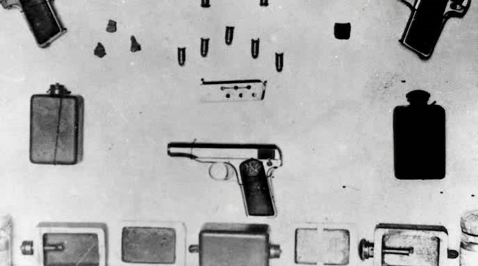 4 Pistolas, 6 bombas e pílulas para suicídio